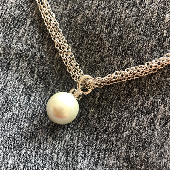 Faux pearl necklace 3 stranded - Picture 3 of 3